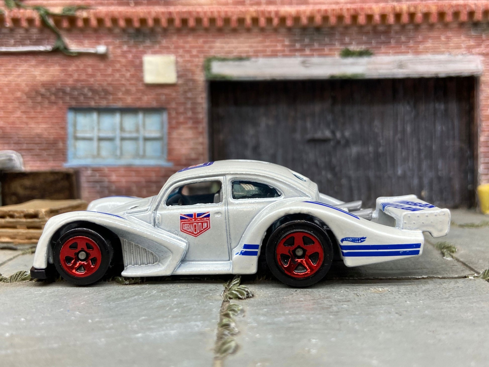 Loose Hot Wheels: VW Volkswagen Kafer Racer Race Car Dressed in Urban Outlaw Red, White and Blue Livery