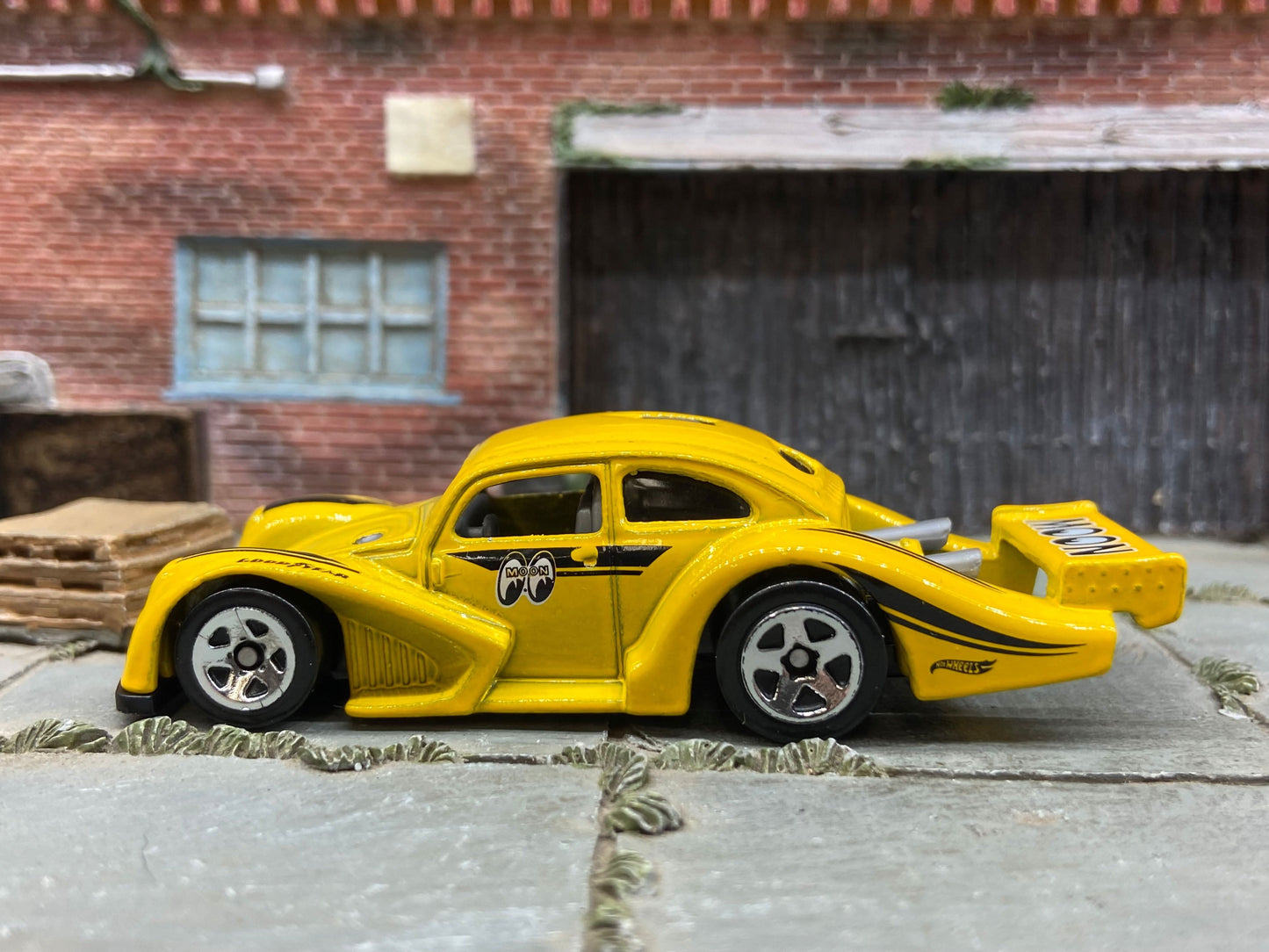 Loose Hot Wheels - VW Volkswagen Kafer Racer Race Car - Mooneyes Yellow