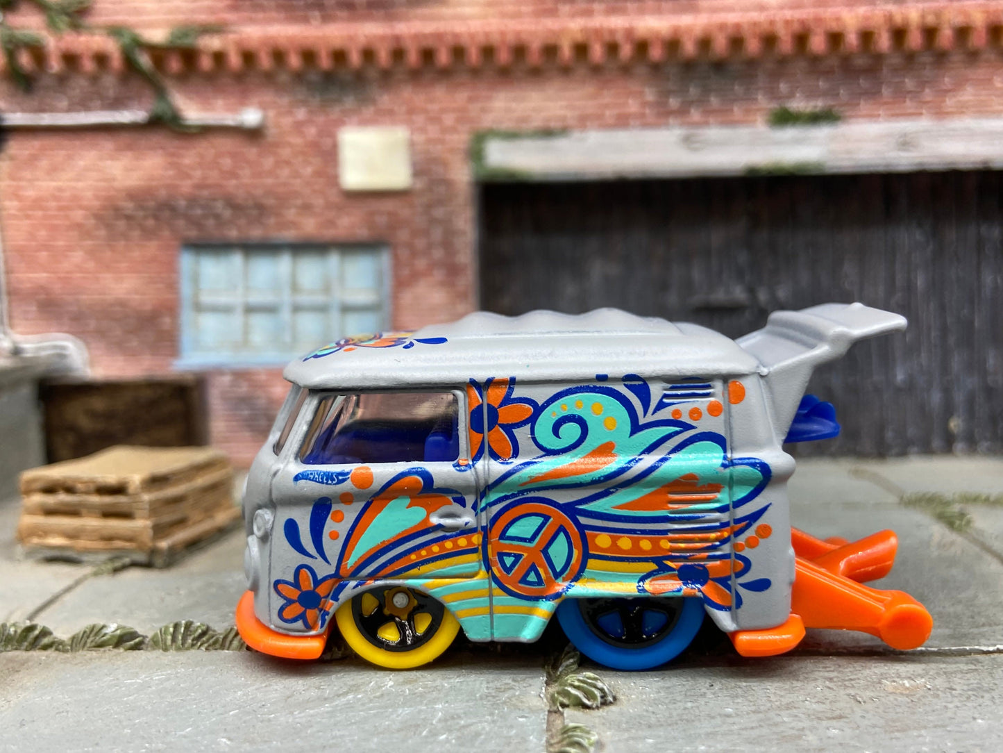 Loose Hot Wheels - VW Volkswagen Kool Kombi - Gray and Orange Peace Sign