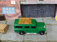 Matchbox 1965 Land Rover Gen II Safari Green loose diecast - side profile detail shot