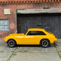 Loose Matchbox - 1971 MGB GT Coupe - Yellow