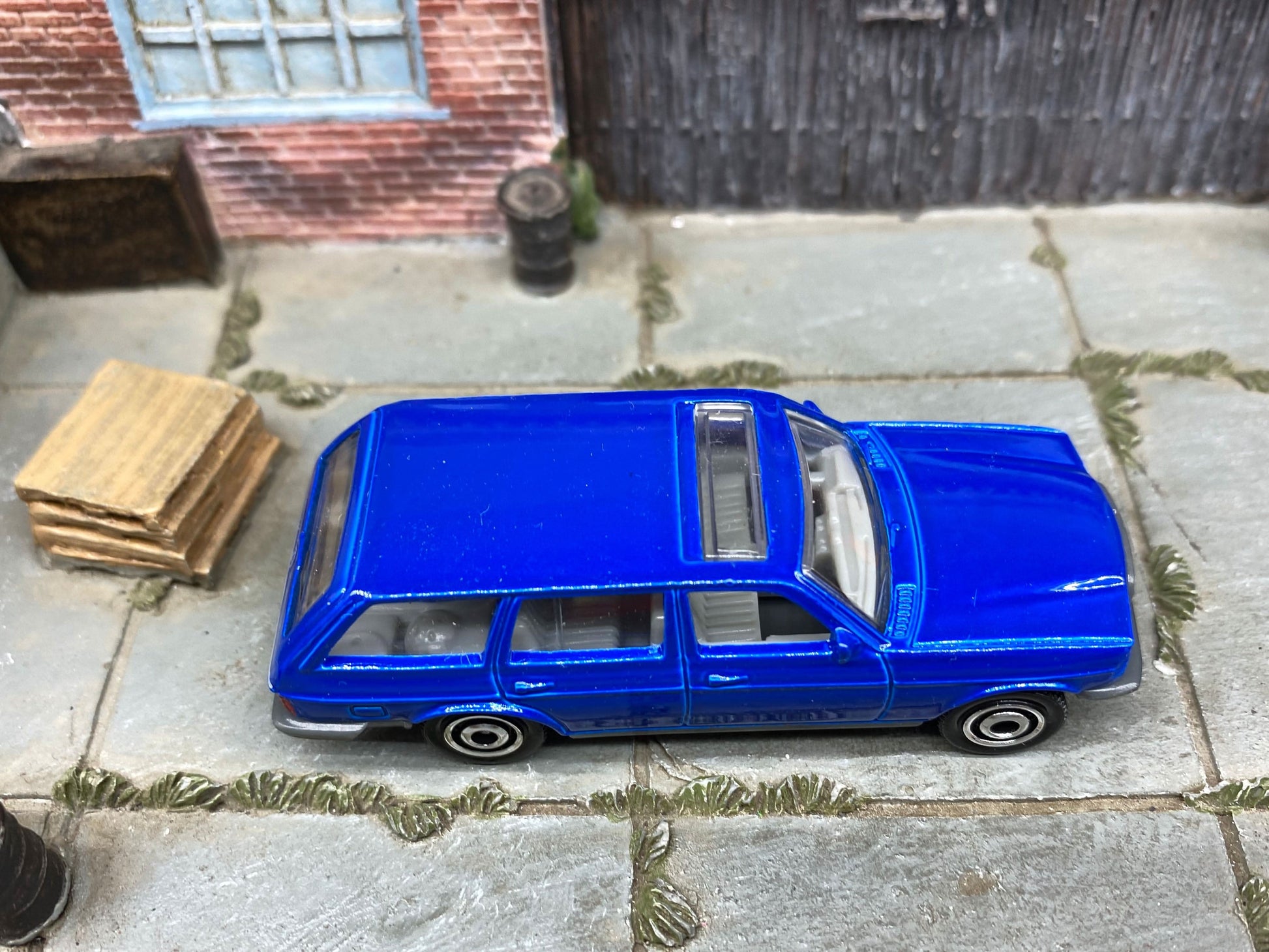 Loose Matchbox - 1980 Mercedes-Benz W123 Wagon - Dark Blue