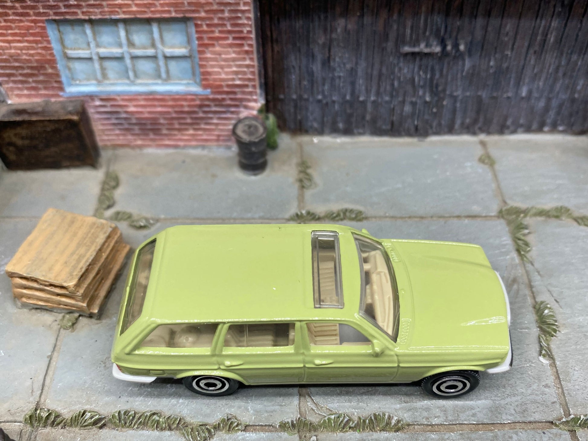 Loose Matchbox - 1980 Mercedes-Benz W123 Wagon - Green
