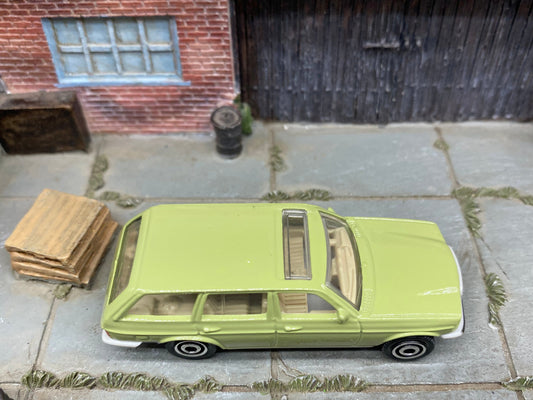 Loose Matchbox - 1980 Mercedes-Benz W123 Wagon - Green