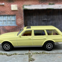 Loose Matchbox - 1980 Mercedes-Benz W123 Wagon - Light Yellow
