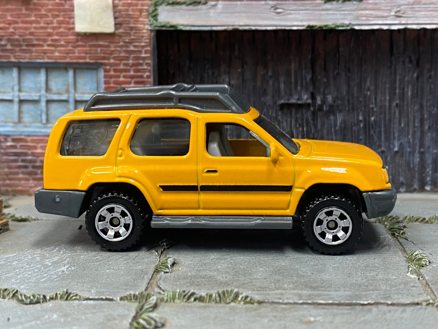 Matchbox 2000 Nissan XTerra in Yellow, loose diecast car