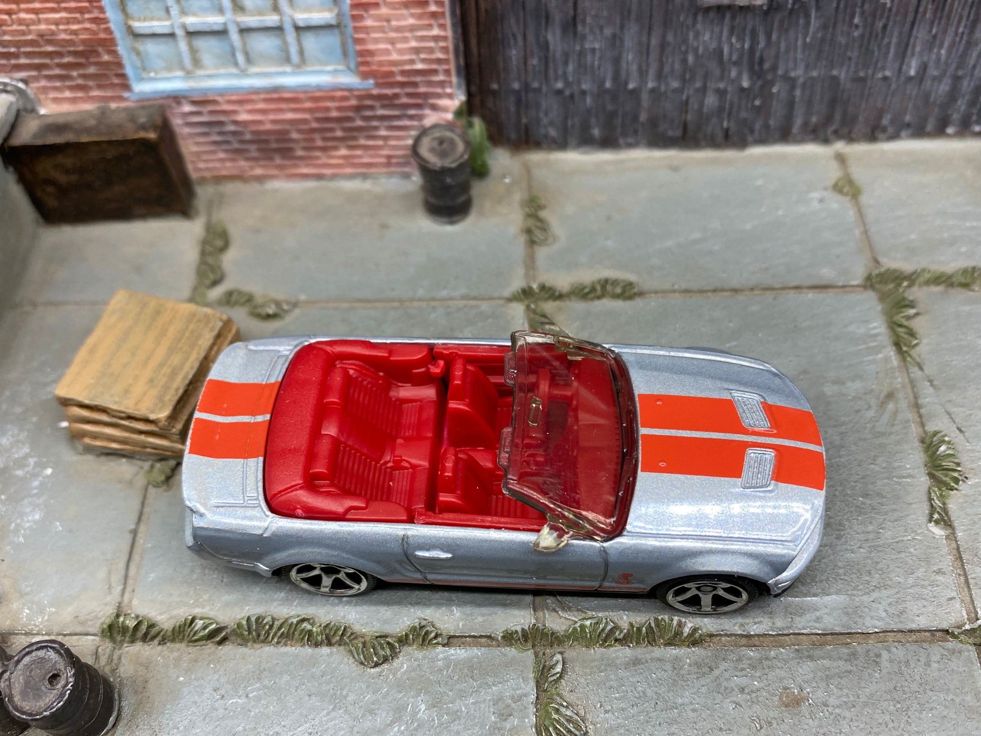 Loose Matchbox - 2007 Ford Mustang Shelby GT500 Convertible - Silver and Red