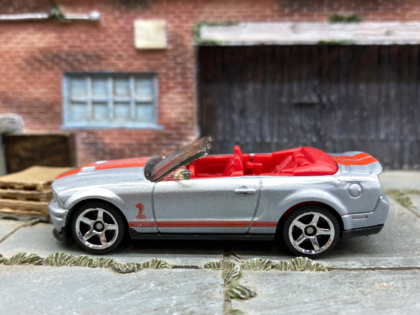Loose Matchbox - 2007 Ford Mustang Shelby GT500 Convertible - Silver and Red
