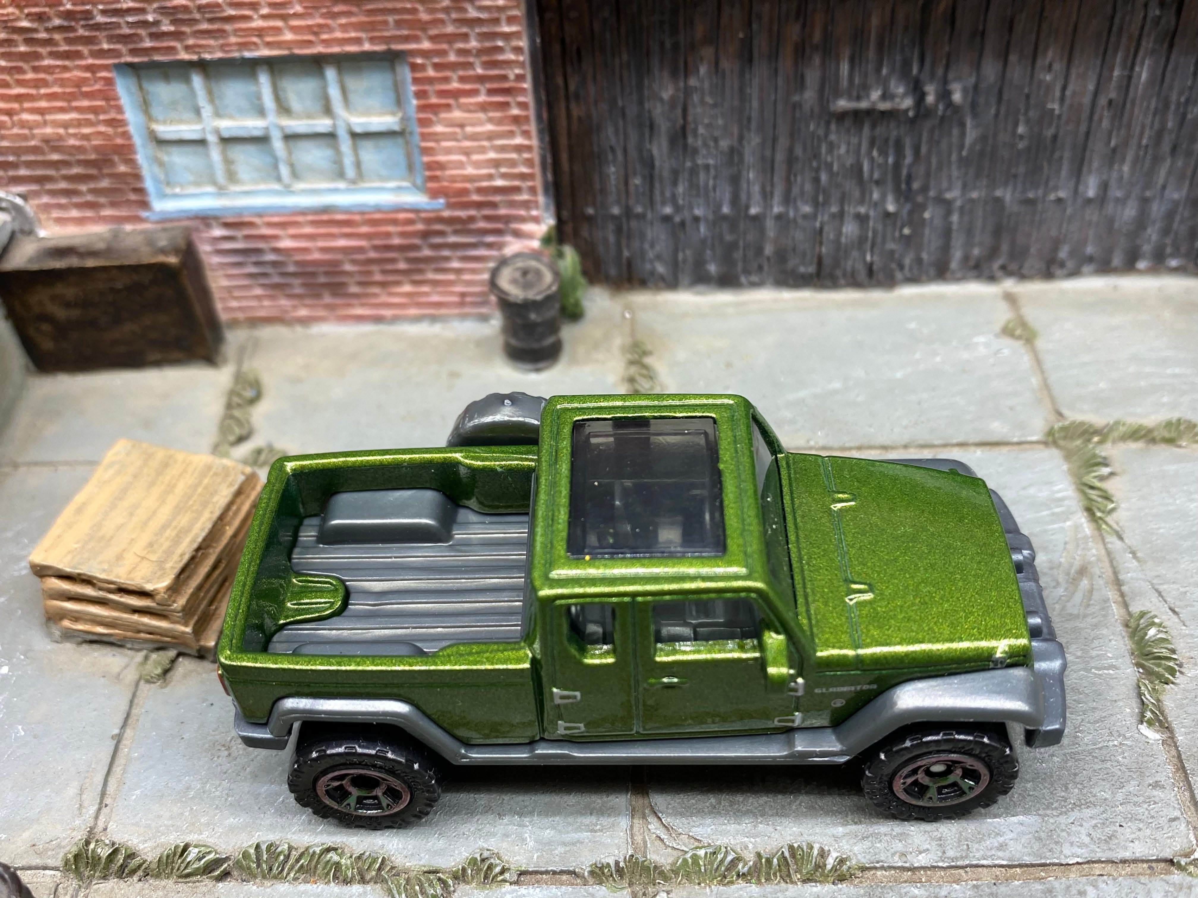 Loose Matchbox 2017 Jeep Gladiator Truck Green | 1:64 Diecast