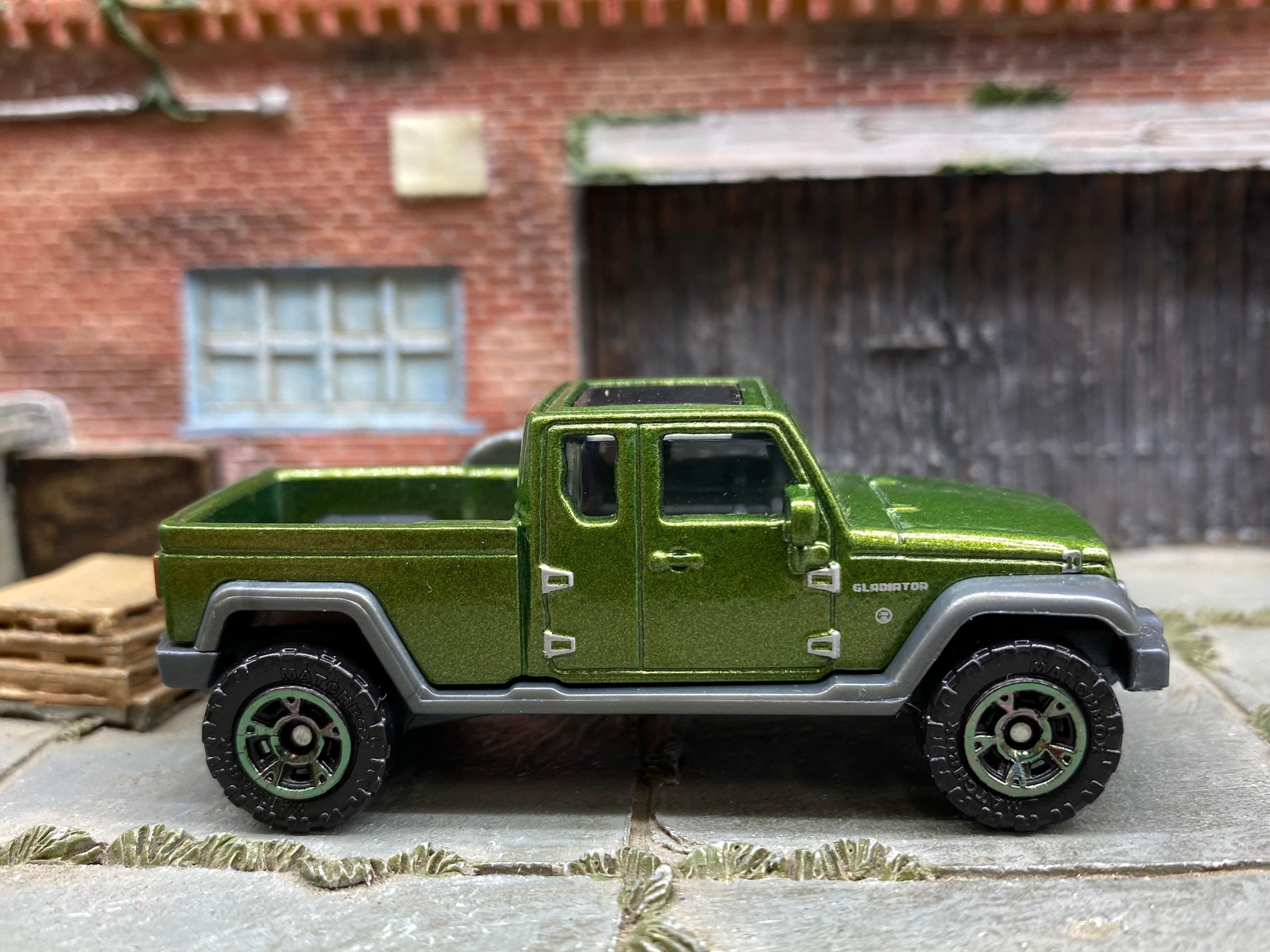 Loose Matchbox 2017 Jeep Gladiator Truck Green | 1:64 Diecast