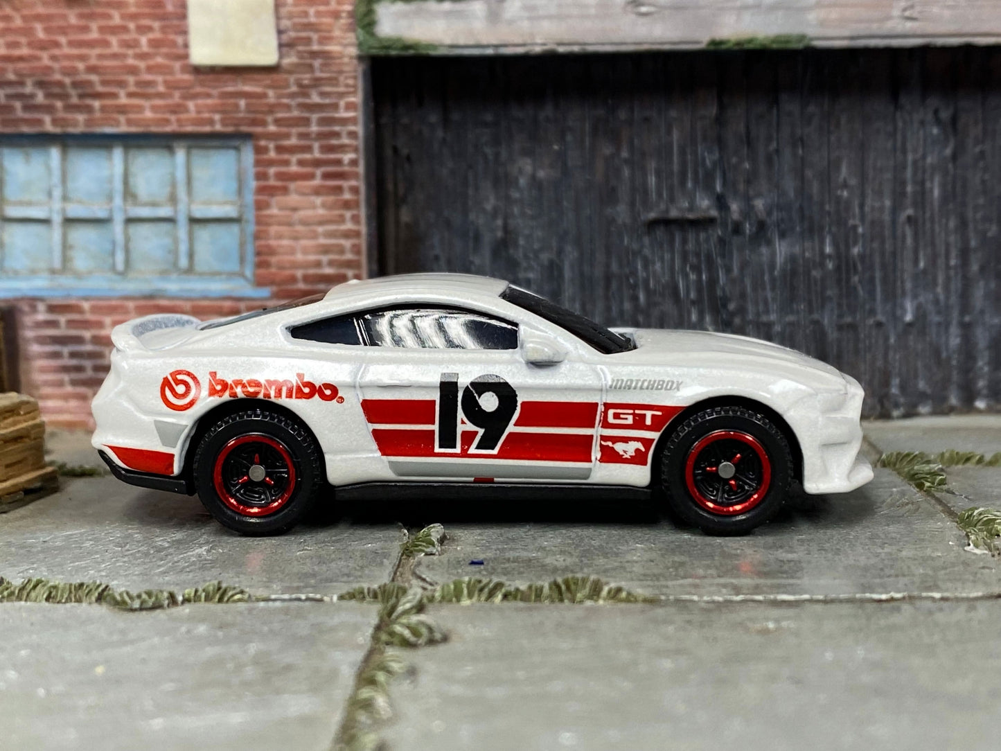 Loose Matchbox - 2019 Ford Mustang Coupe - White and Red Brembo Brakes