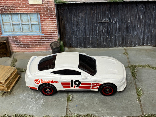 Loose Matchbox - 2019 Ford Mustang Coupe - White and Red Brembo Brakes