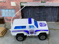 Matchbox 4X4 Chevy Blazer Matchbox Police White and Blue loose diecast - side profile detail shot