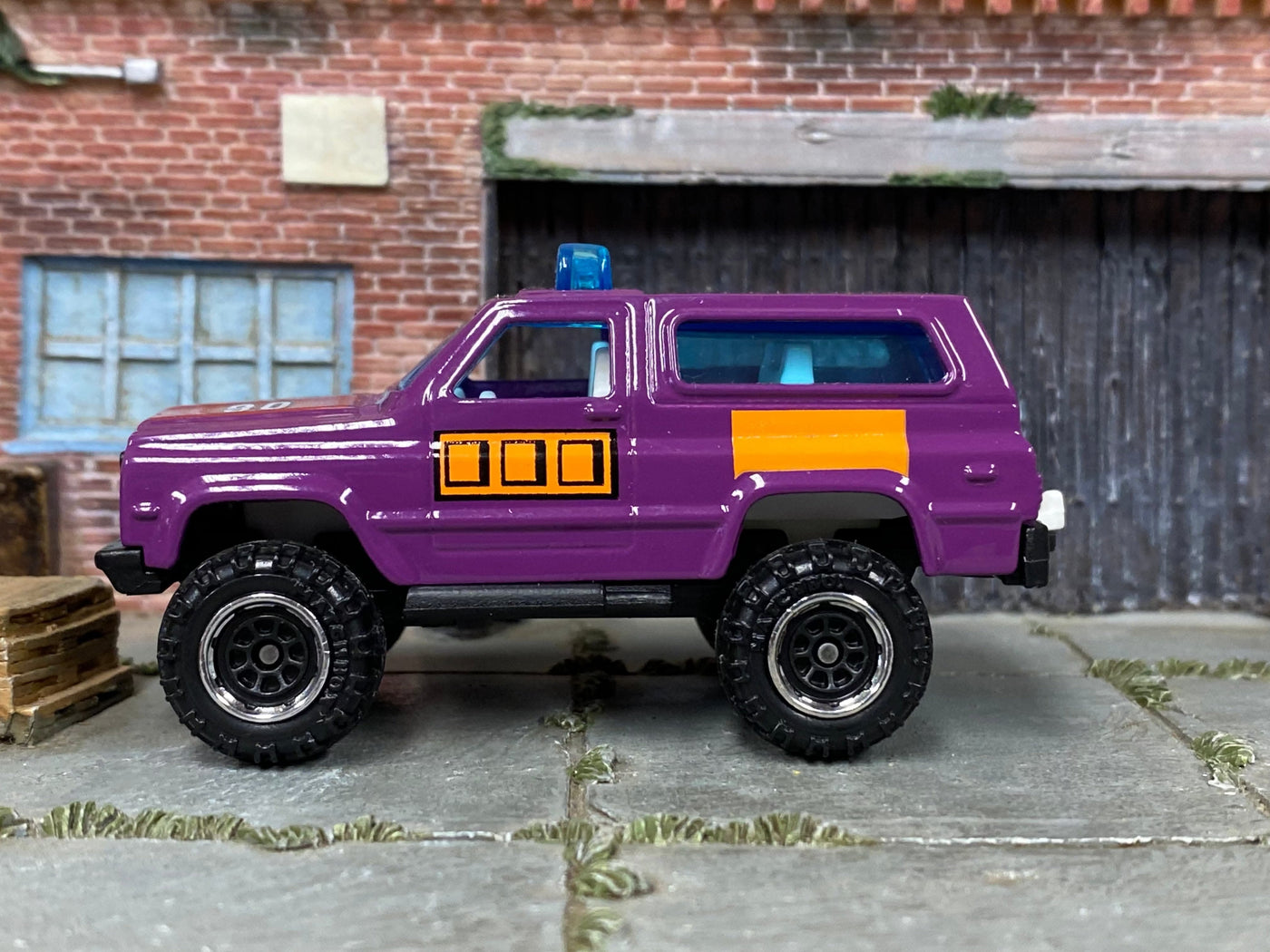 Matchbox 4X4 Chevy Blazer in Purple and Orange, loose diecast car