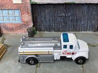 Matchbox Freightliner Business Class White loose diecast - side profile detail shot