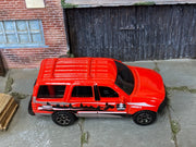 Matchbox Ford Expedition Red loose diecast - side profile detail shot