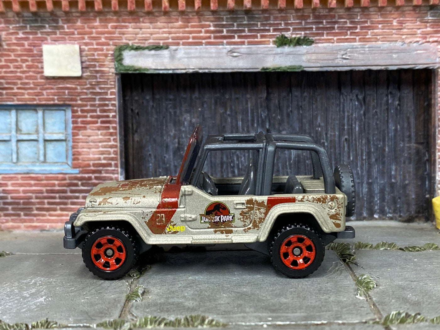 Matchbox Jeep Wrangler Jurassic Park Tour Jeep in Gold and Red Muddy, loose diecast car