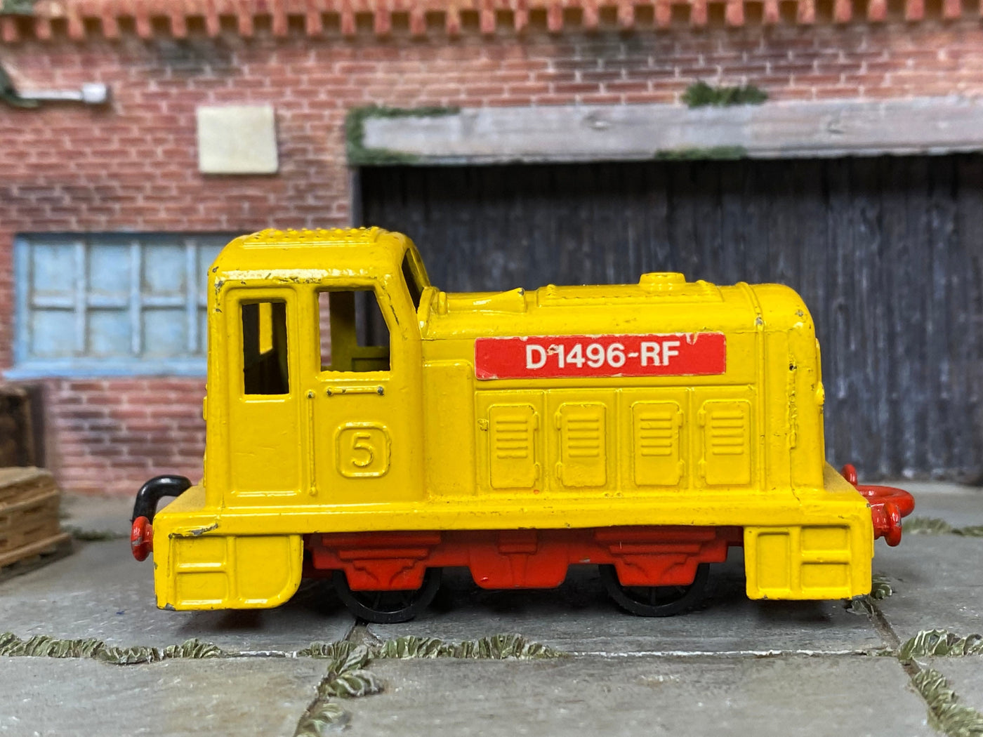 Matchbox No 24 Diesel Shunter 1978 in Yellow and Red, loose diecast car
