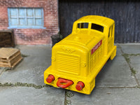 Matchbox No 24 Diesel Shunter 1978 Yellow and Red - top-down overhead view of loose casting
