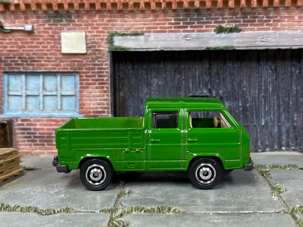 Matchbox VW Volkswagen Transporter Crew Cab Truck in Green, loose diecast car